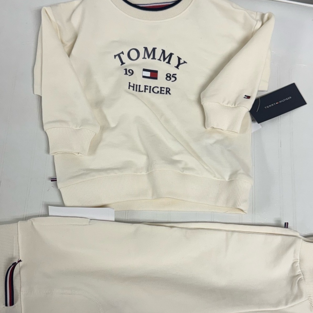 Tommy Hilfiger Cream and Navy Sweatshirt